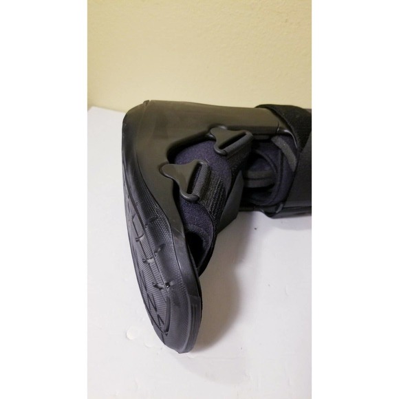 DJO, LLC. Procare Xceltrax Pneumatic Air Ankle Walker, Medium NEW - Picture 6 of 7